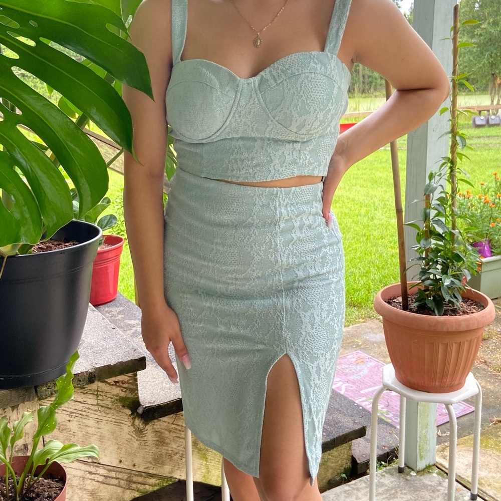 2 piece set.